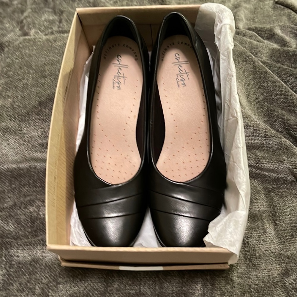 Never worn Clarks comfy leather work shoe